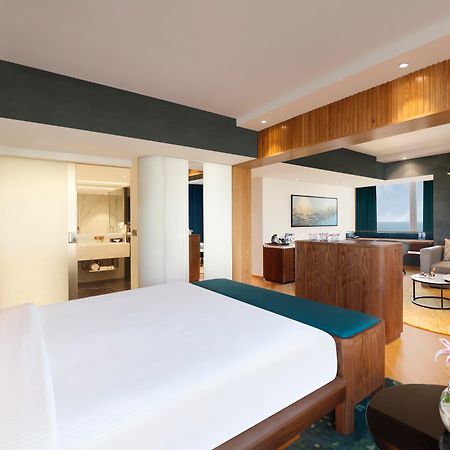 Novotel Mumbai Juhu Beach Екстериор снимка Suite at the hotel
