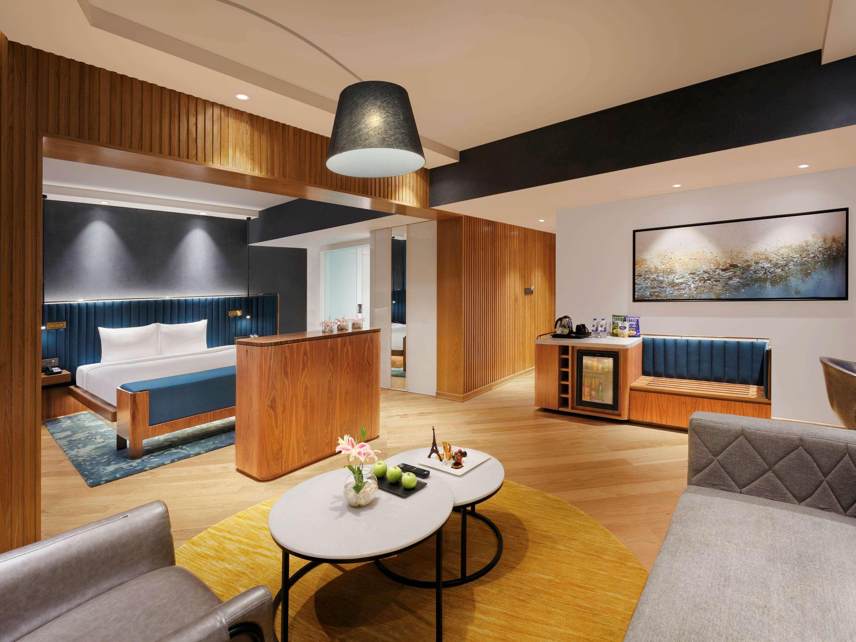 Novotel Mumbai Juhu Beach Екстериор снимка Suite