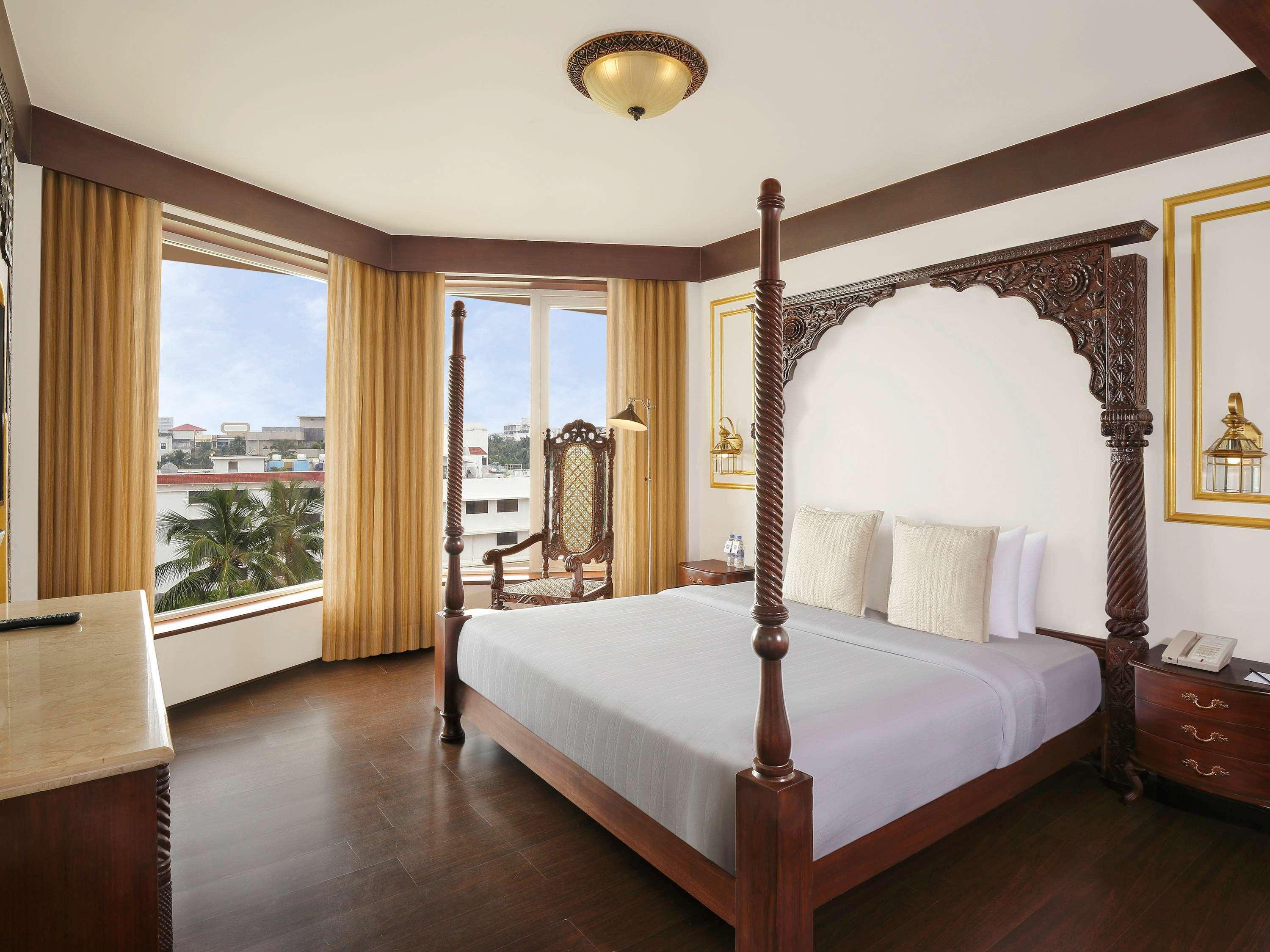 Novotel Mumbai Juhu Beach Екстериор снимка A bedroom at the hotel