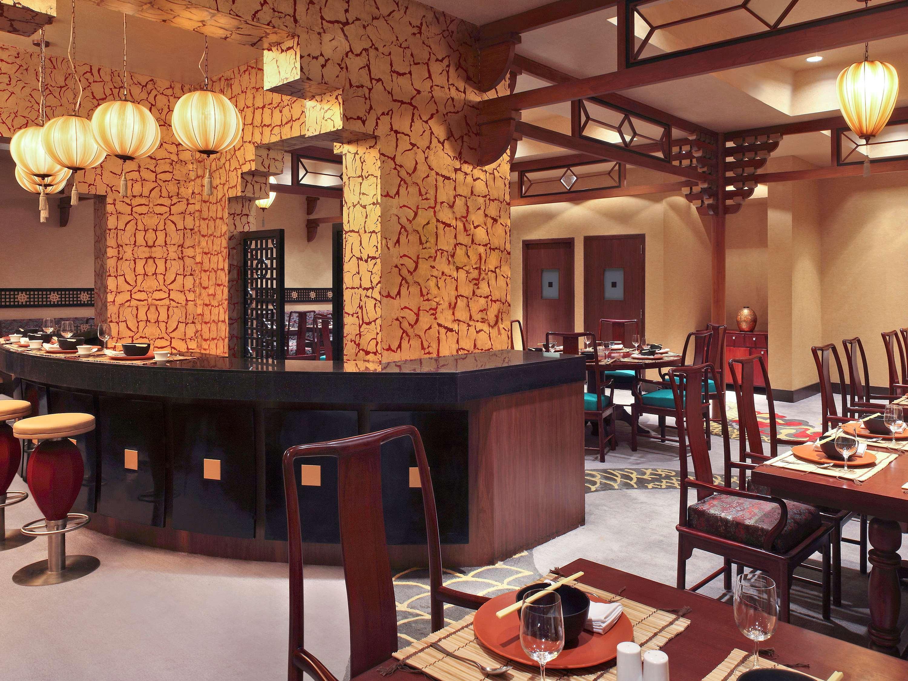Novotel Mumbai Juhu Beach Екстериор снимка Interior of a restaurant