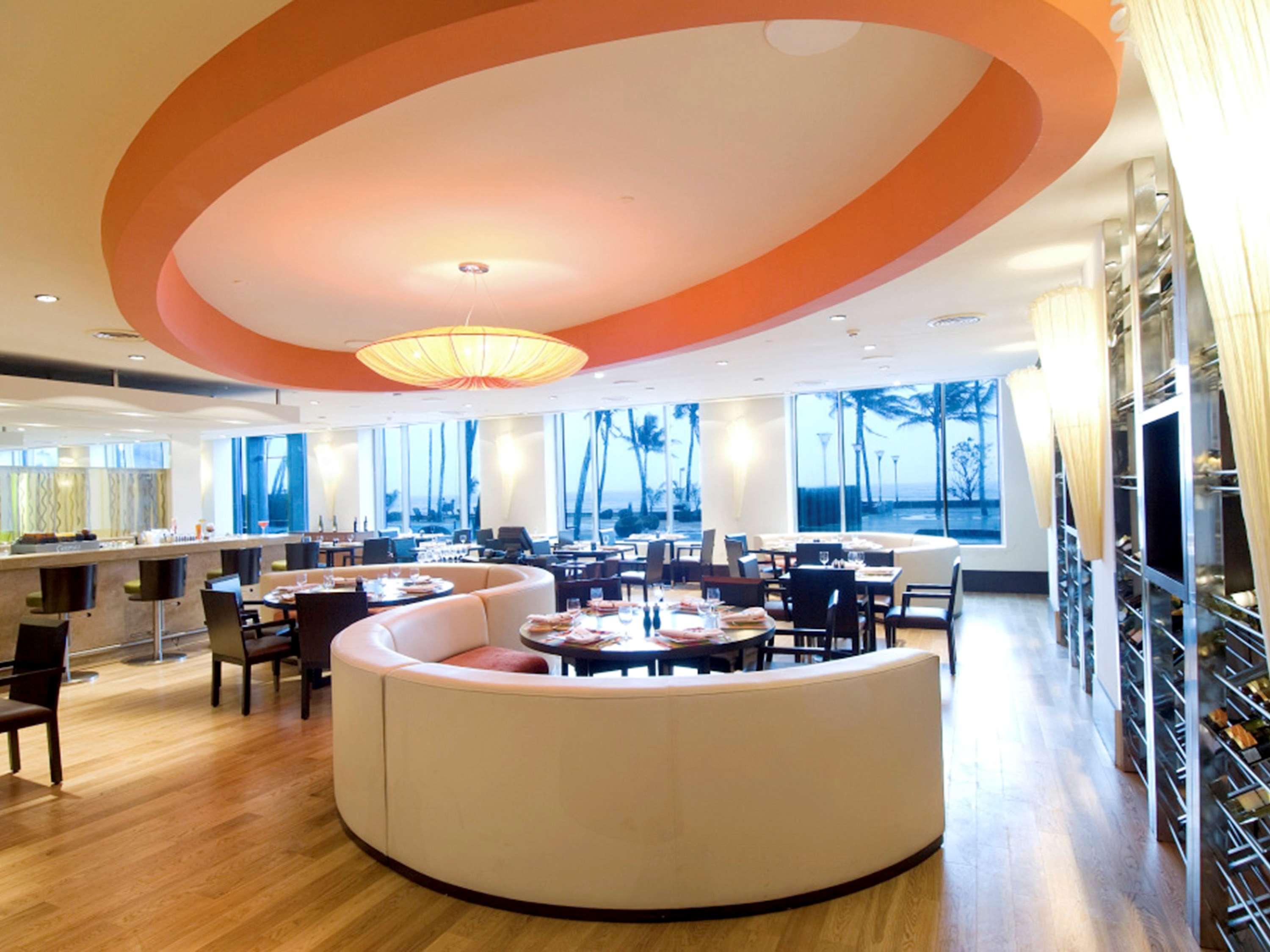 Novotel Mumbai Juhu Beach Екстериор снимка The restaurant