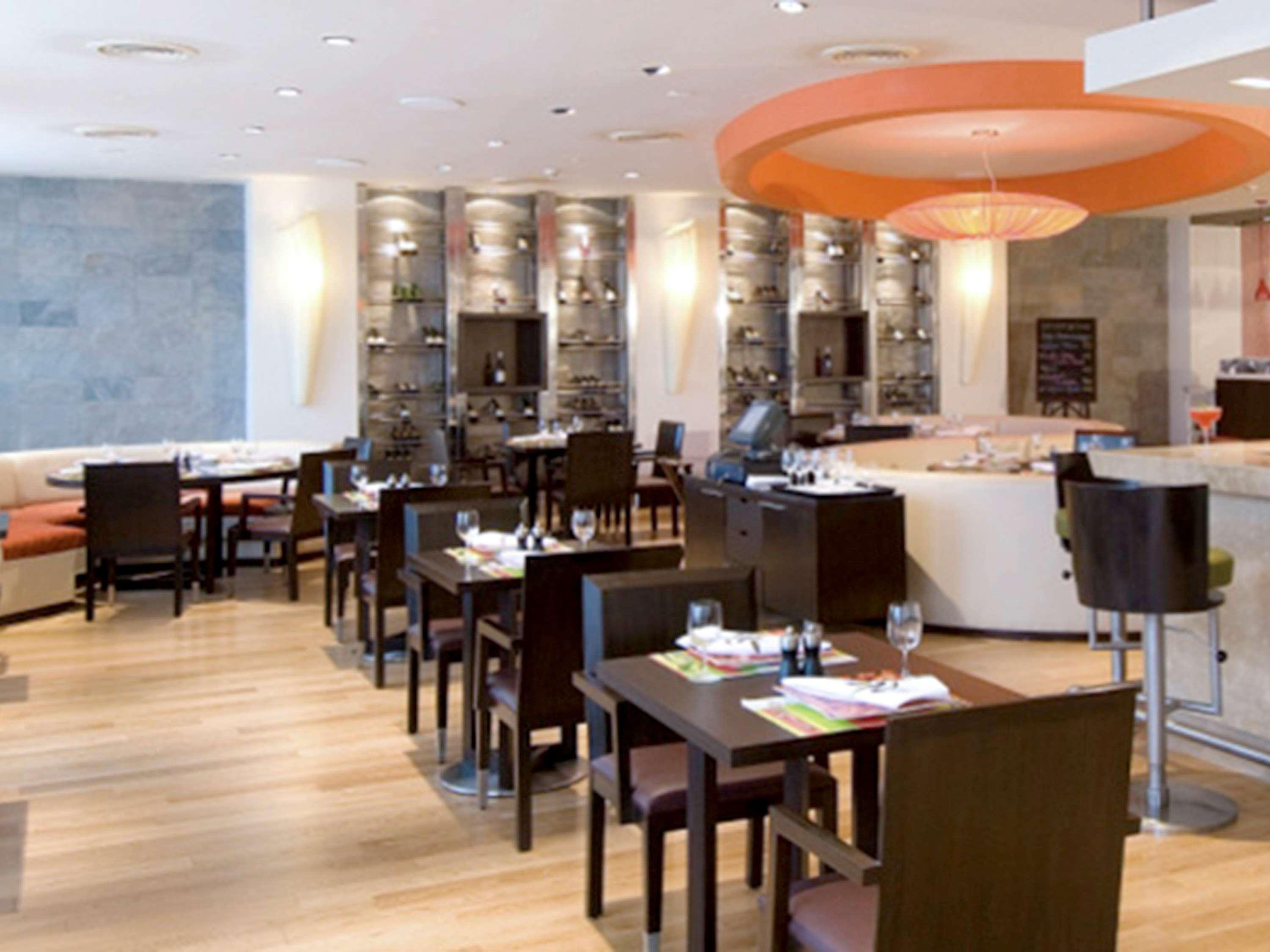 Novotel Mumbai Juhu Beach Екстериор снимка Restaurant